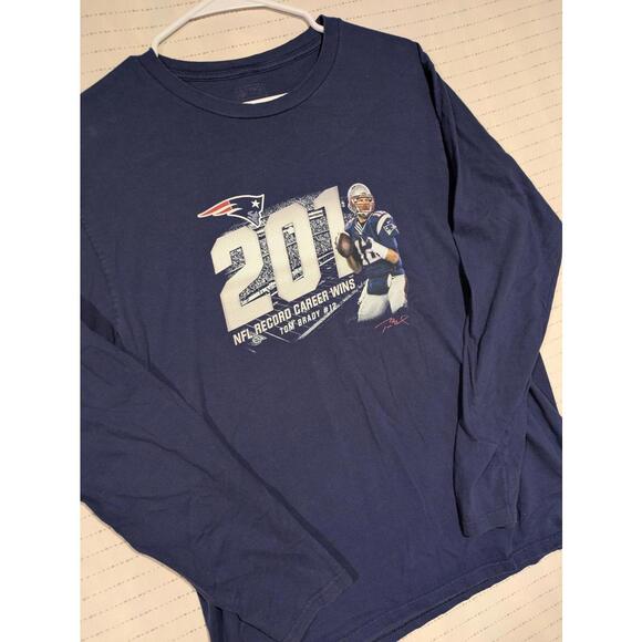 New England Patriots Tom Brady 201 NFL Career Wins Long Sleeve Shirt Mens Medium - Picture 3 of 8